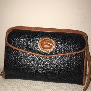Vintage Dooney & Bourke Wallet Crossbody. Black